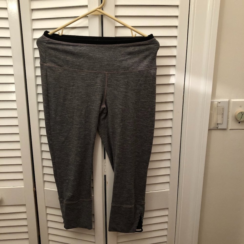 Prana women capri gray leggings, size medium